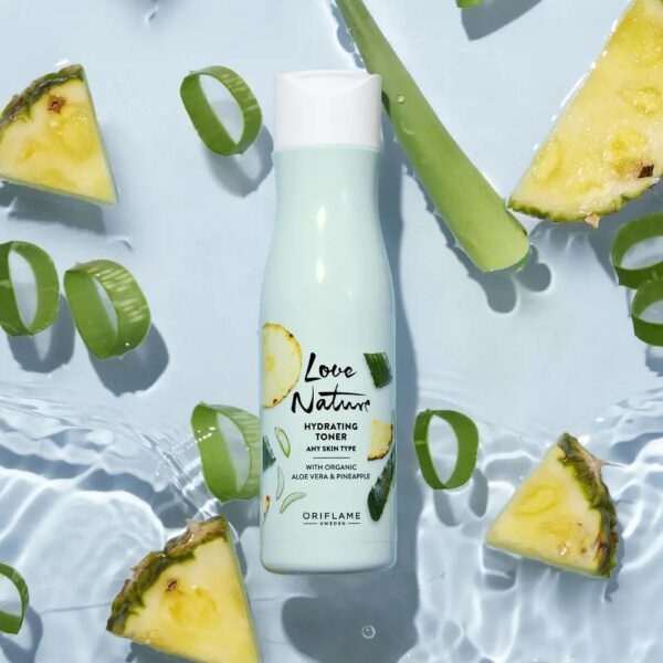 Hydrating Toner with Organic Aloe Vera & Pineapple